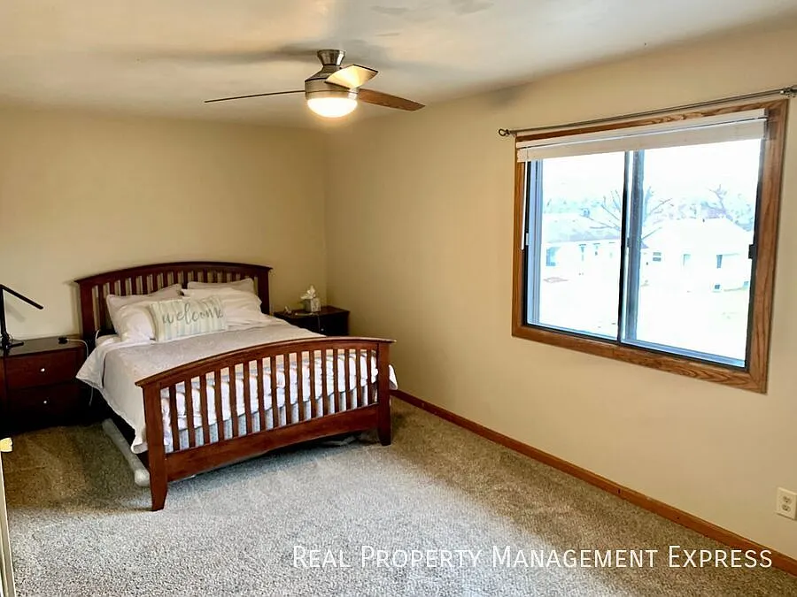 Move In Special 2 Bedroom + Bonus Office In Central Sioux Falls! — Photo 4