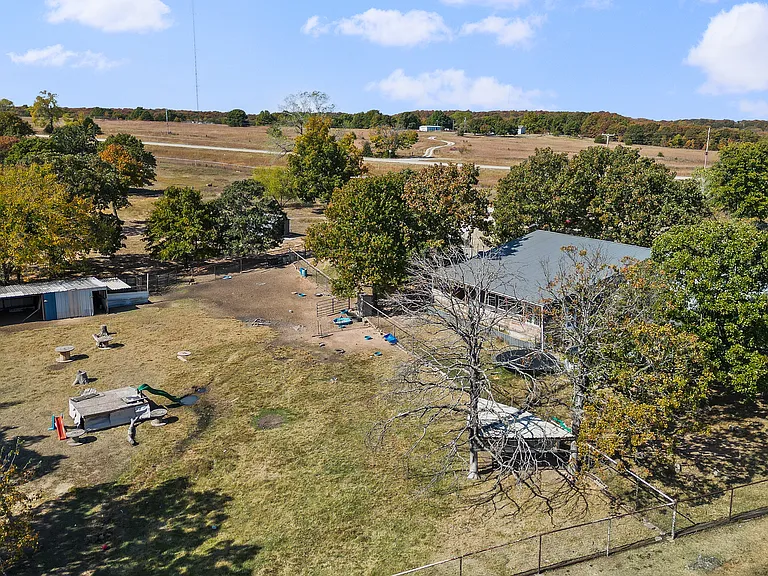 49044 W Highway 66 — Photo 23