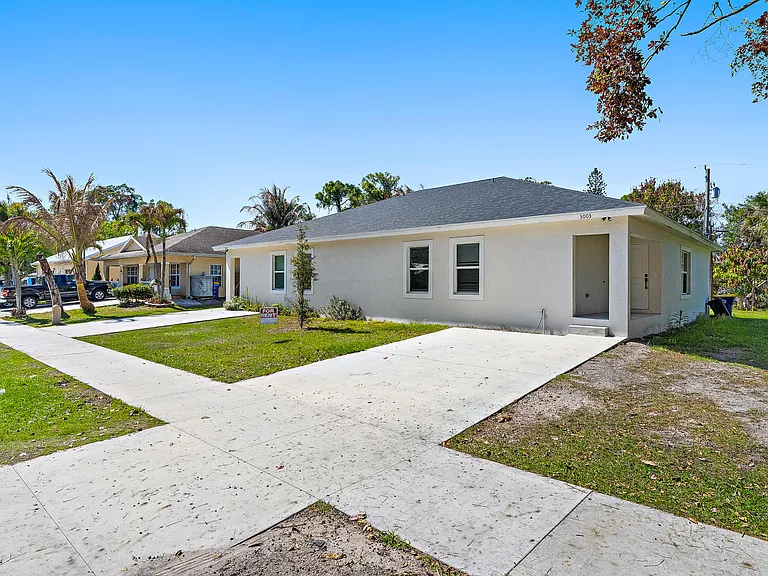 3003 SE Fairmont St — Photo 3