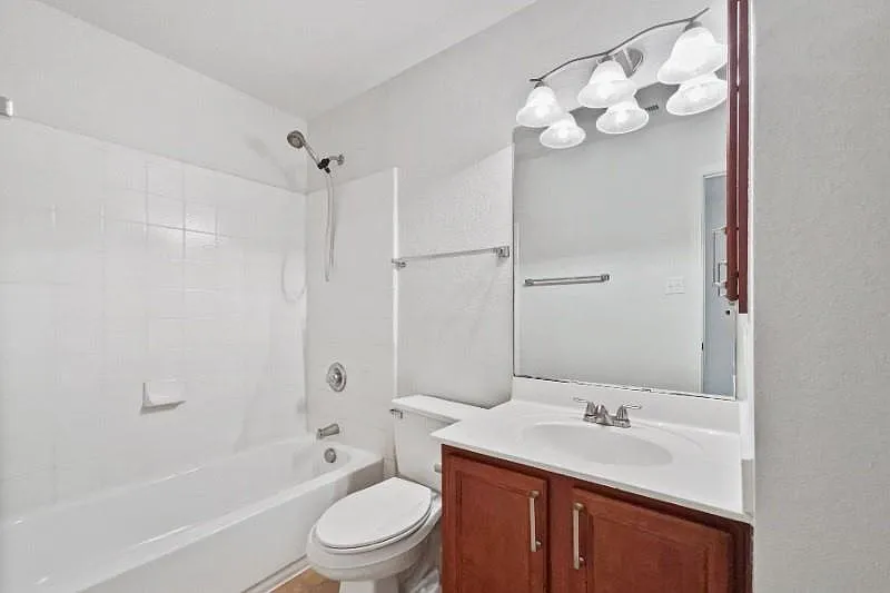 1 bed, 1.5 bath, 1427 sqft, $699 — Photo 3