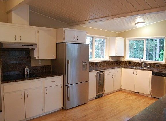 5th image of 3611 Country Club Dr NW