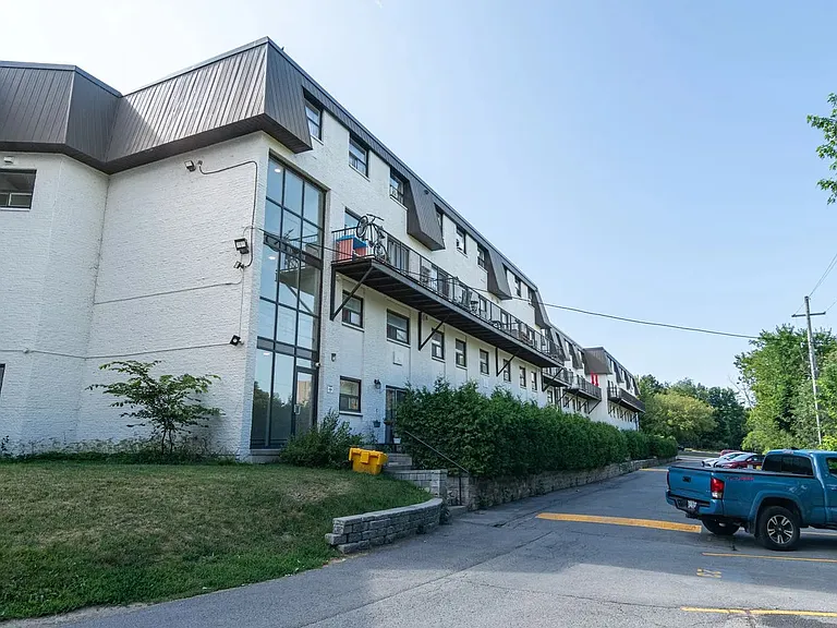 181 Queen Mary Rd — Photo 12