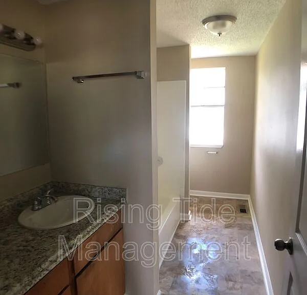 1236 Hanover St — Photo 6