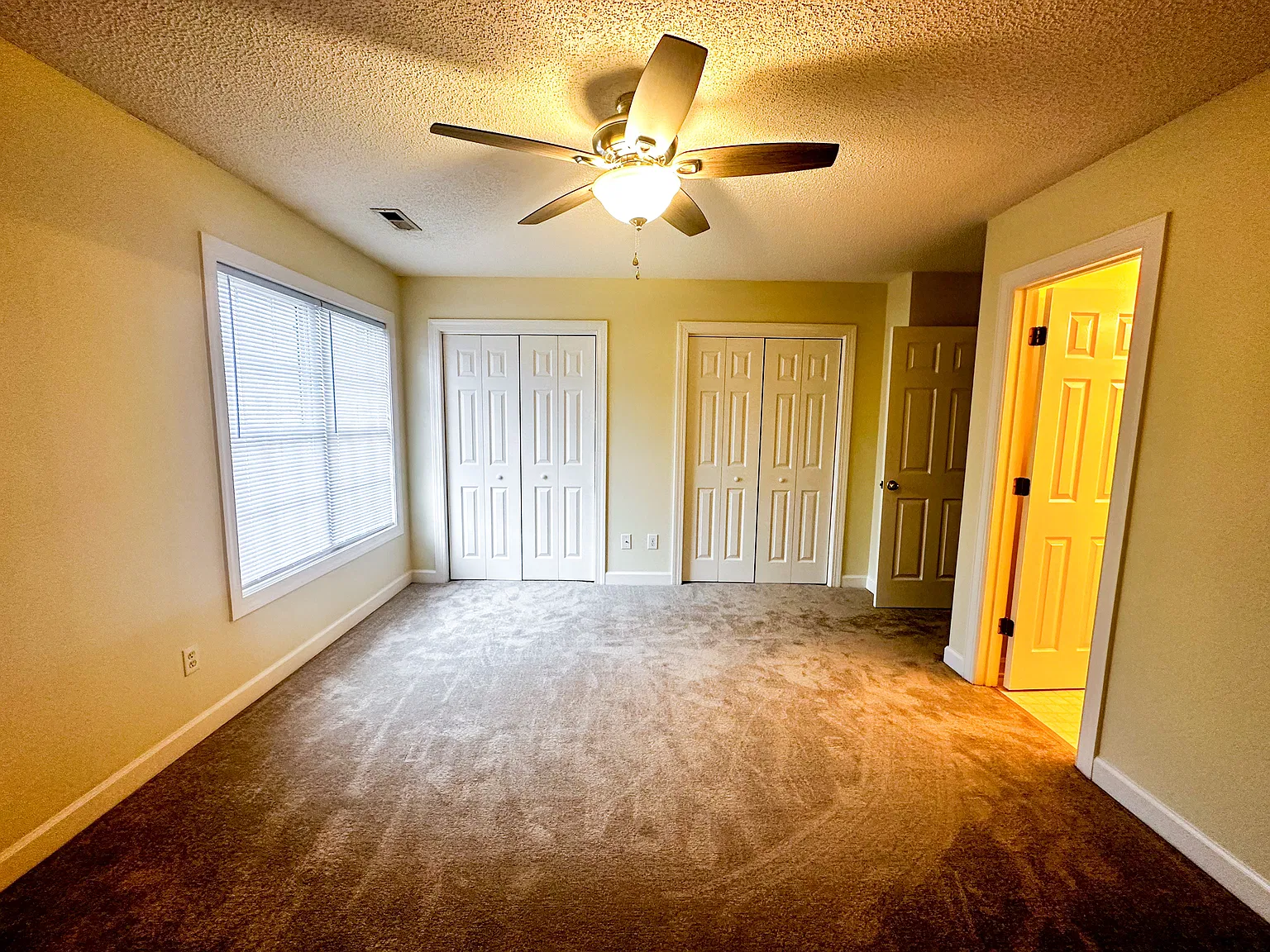 2 bed, 2.5 bath, 1155 sqft, $1,350 — Photo 3