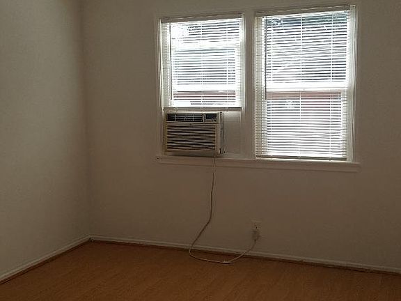 5th image of 14156 Calvert St #56