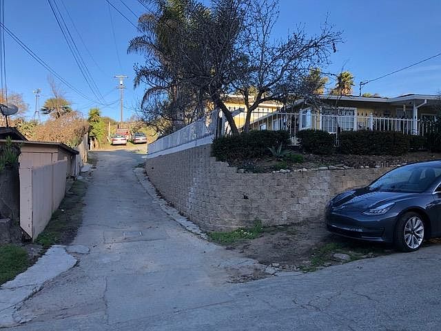 1st image of 222 Las Lomas Dr