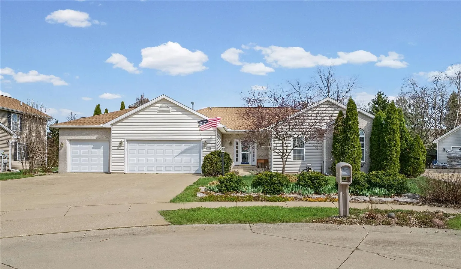 3004 Countrybend Ln photo 1