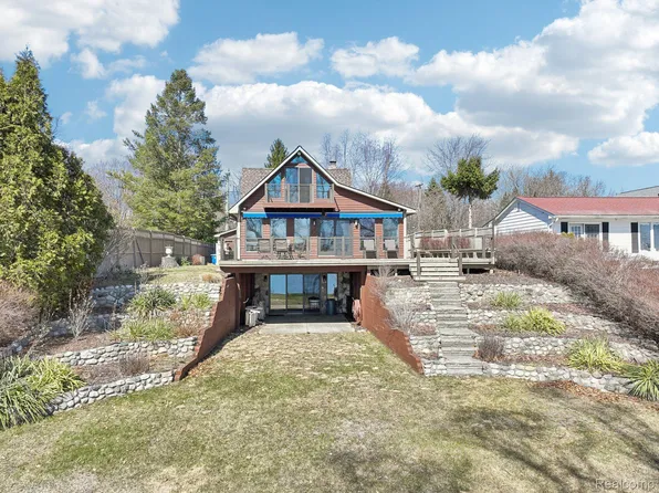 3641 Mann Rd, Clarkston, MI 48346