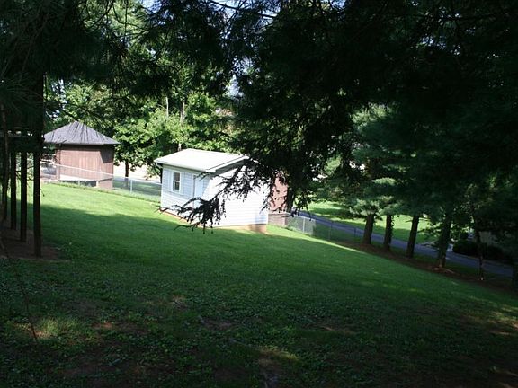 2nd image of 422 Dogwood Trl