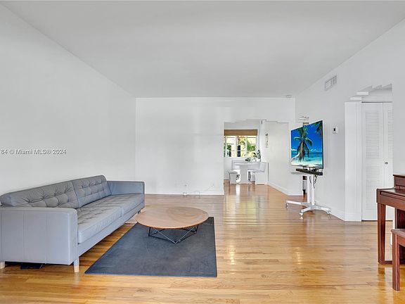 4th image of 1460 West Ave APT 1