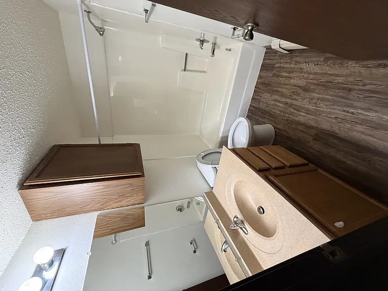 Crestview Manor Apartments — Photo 7