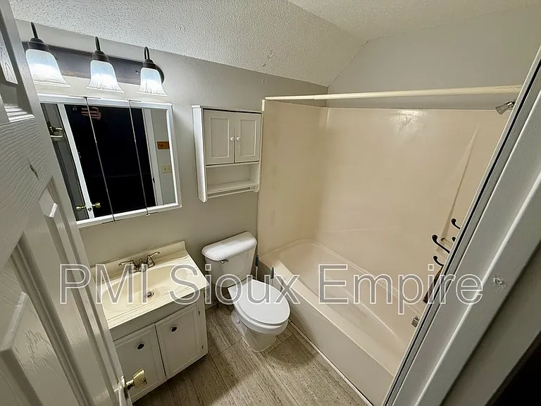 609 S Spring Ave #2 — Photo 9