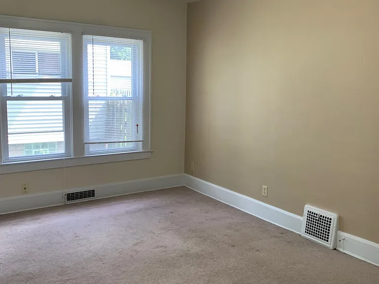 207 E Broadway Ave — Photo 4