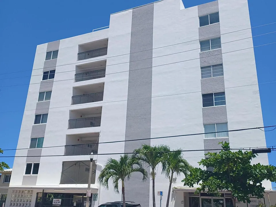 8001 N Crespi Blvd #2C