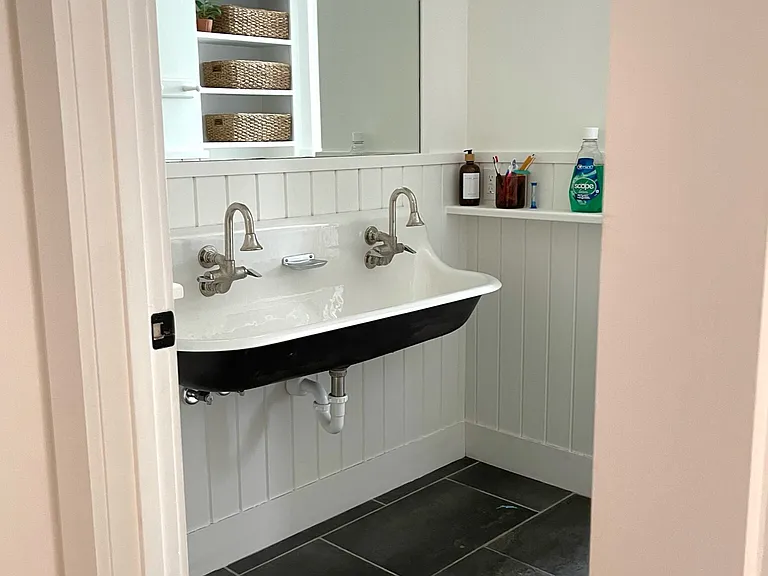 2nd flr bathroom