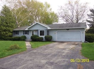 1109 E Maclean Rd, Elkhorn, WI 53121