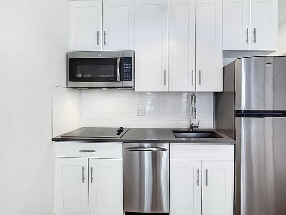 4th image of 168 Suffolk St APT 3A