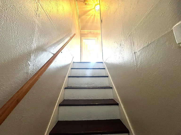 104 Catherine St — Photo 7