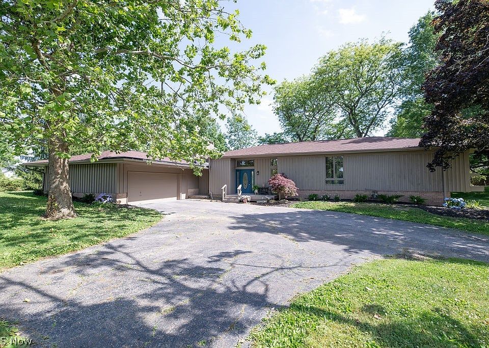 1st image of 831 Brandon Cir