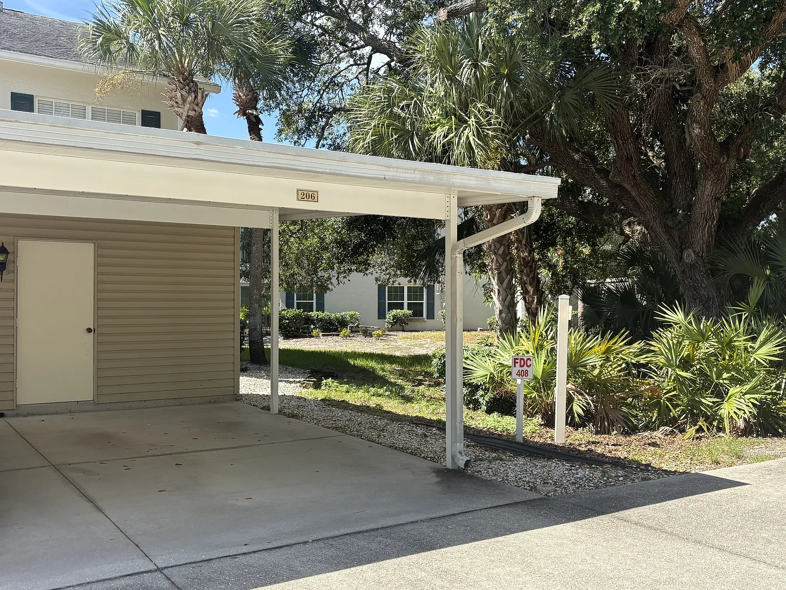 408 Laurel Lake Dr — Photo 2