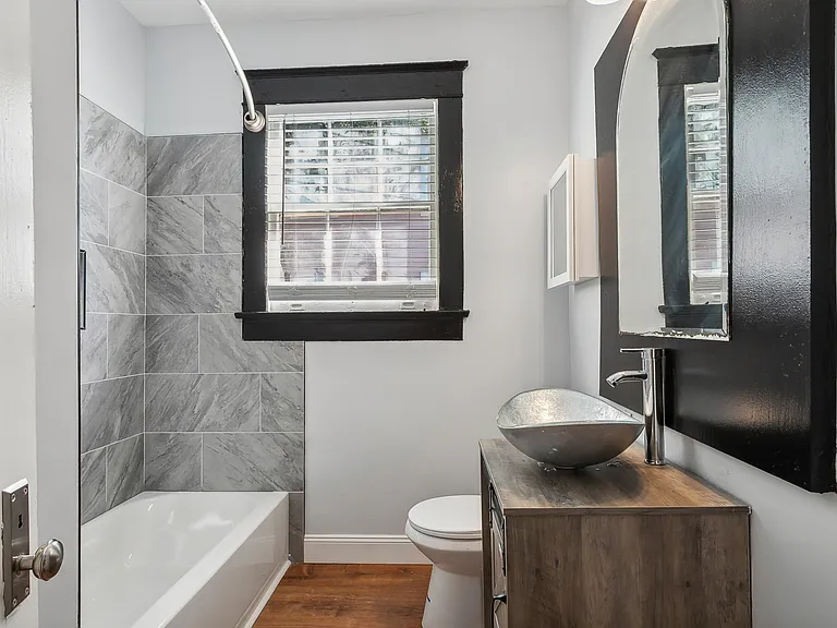 2211 Broadway St — Photo 18