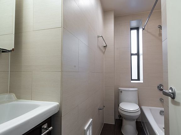 3rd image of 510 Amsterdam Ave #3BB