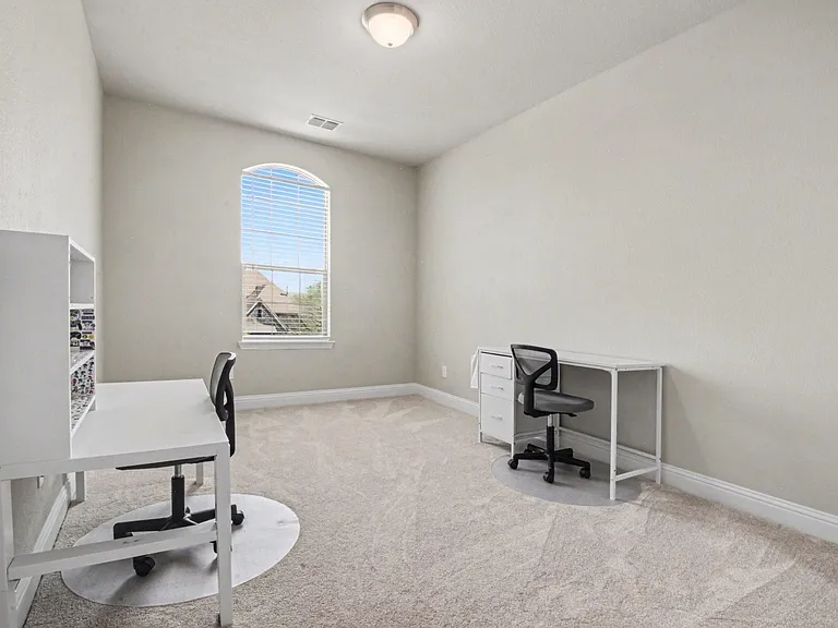 3323 Royal Ridge Dr — Photo 33