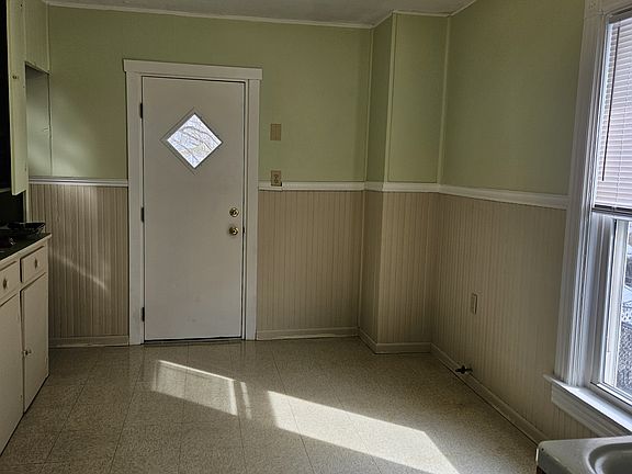 4th image of 413 Walnut St #2
