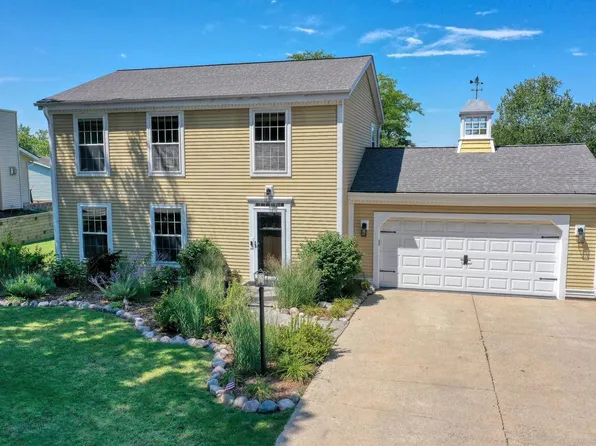 496 Park Hill DRIVE, Pewaukee, WI 53072