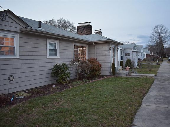 3rd image of 6 Beverly Ann Dr