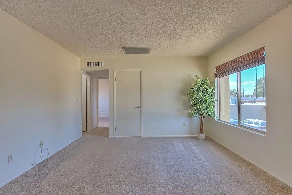 2 bed, 800 sqft, $1,050 — Photo 1