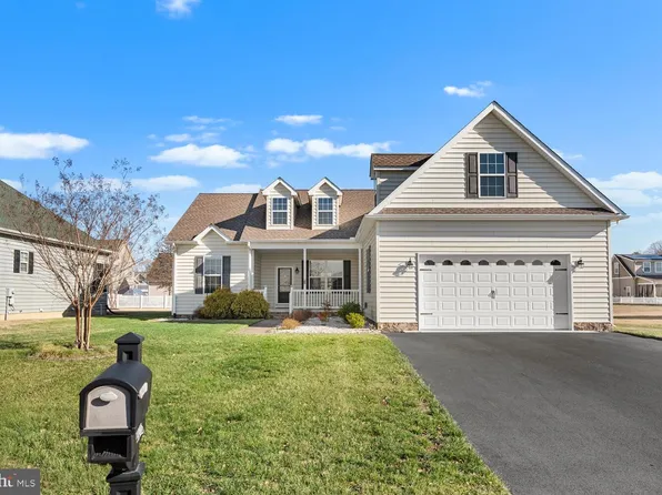 225 Ponds Edge Dr, Felton, DE 19943