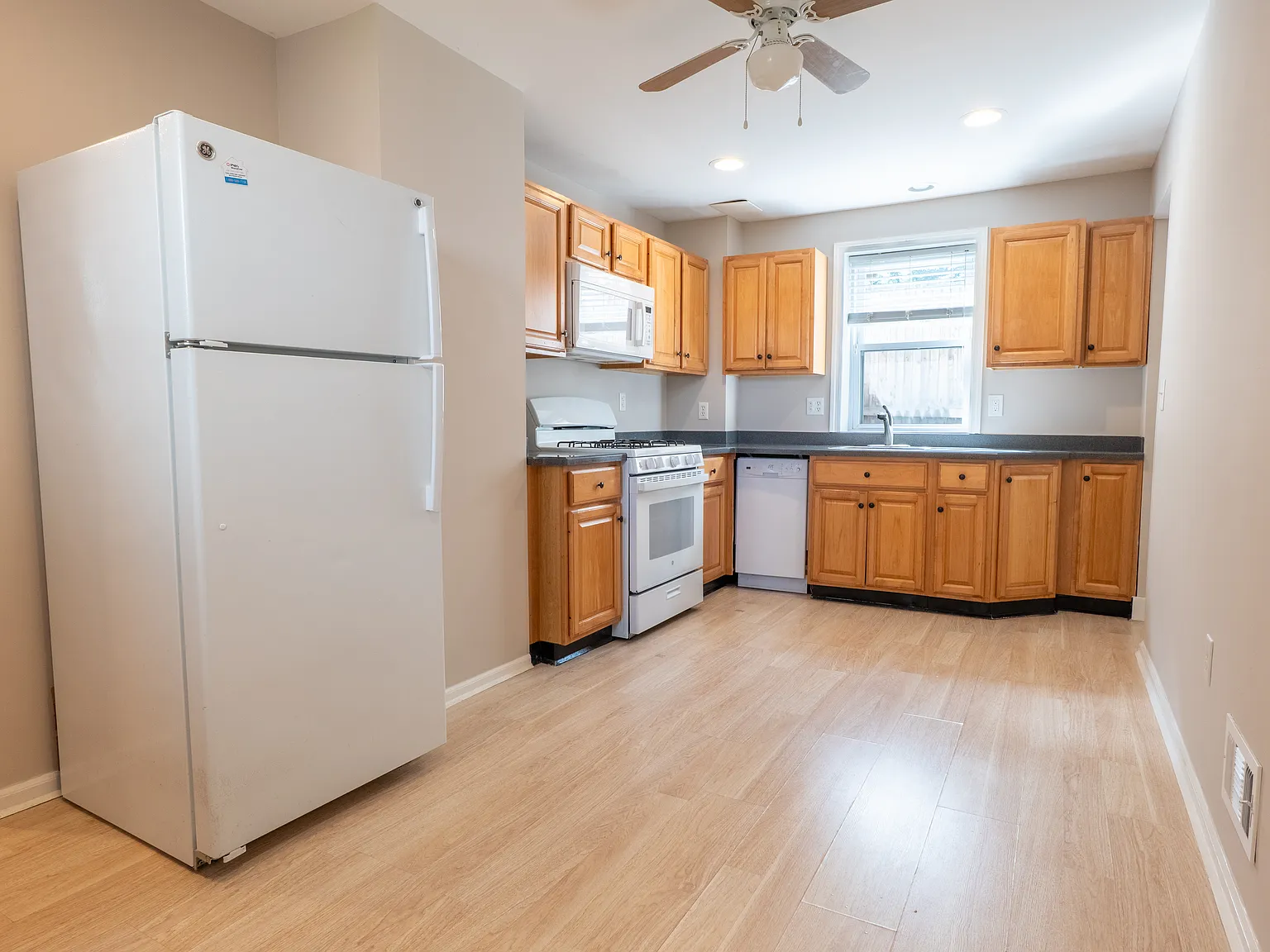 2 bed, 1500 sqft, $2,800 — Photo 4