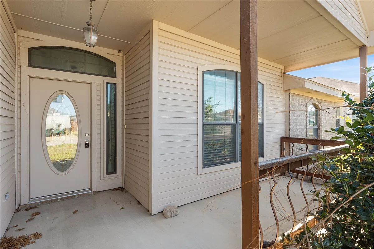 Building Photo - 6104 Alexus Dr