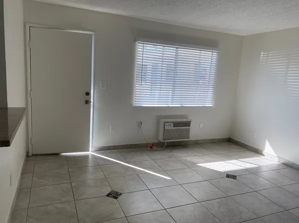 10875 White St #1, Sun Valley, CA 91352