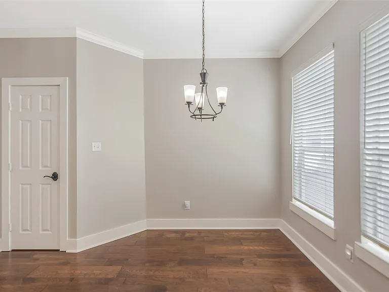 1207 Nagle St — Photo 16