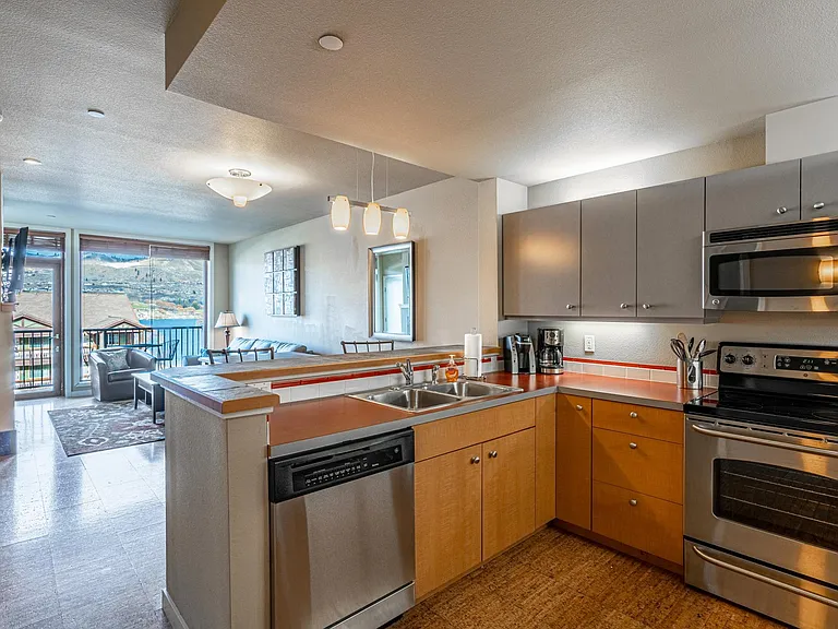 2220 W Woodin Ave #306 — Photo 8