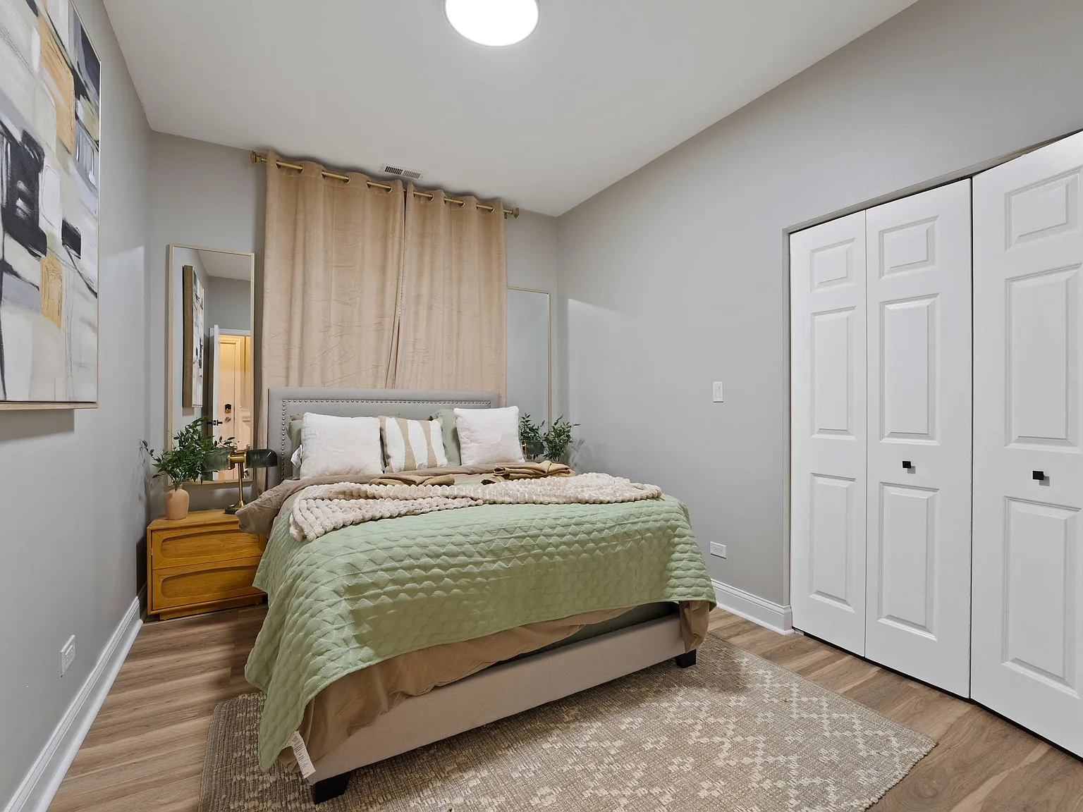 3 bed, 2200 sqft, $7,700 — Photo 4