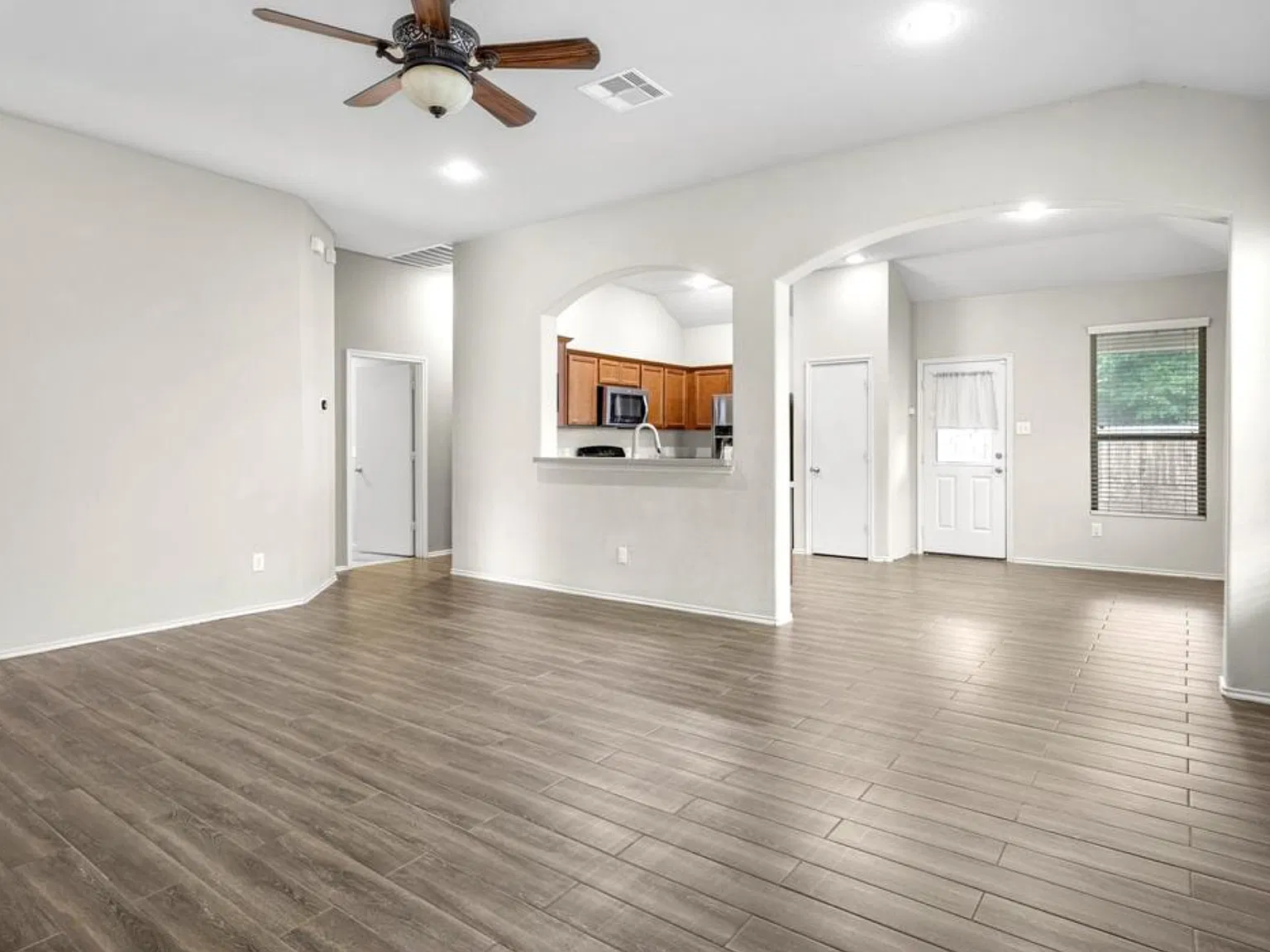 3 bed, 1608 sqft, $1,795 — Photo 2