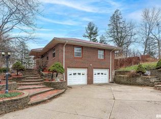 1415 Becknan Ln, Clinton, IA 52732