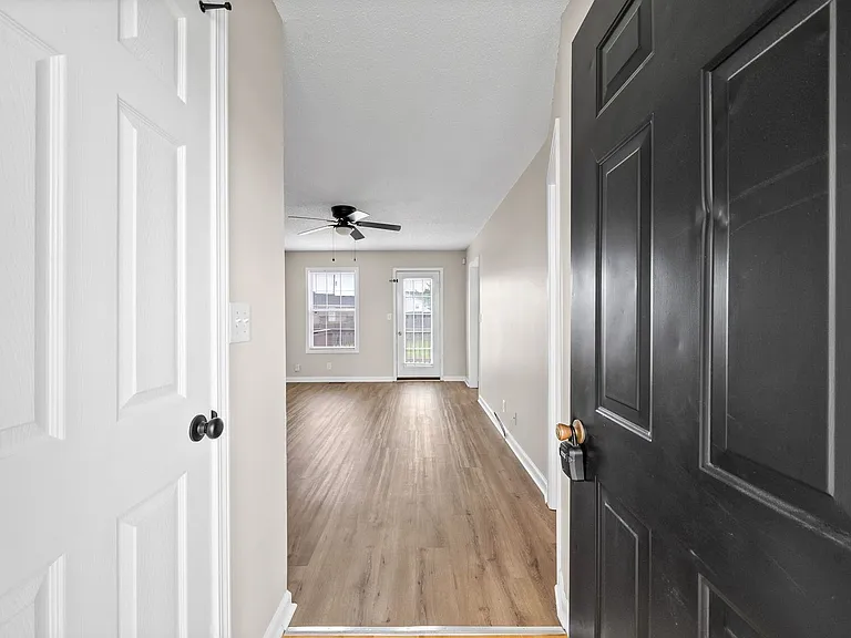 704 Shetland Dr — Photo 5