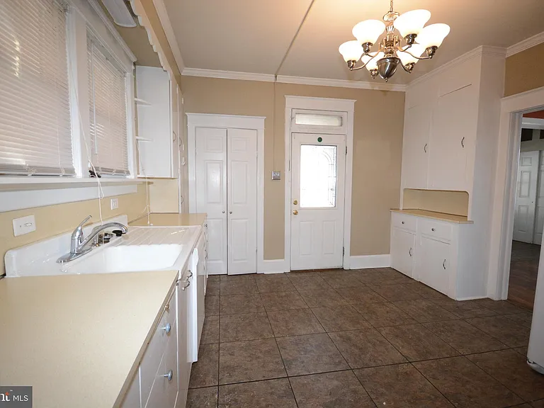 623 Guilford Ave — Photo 11