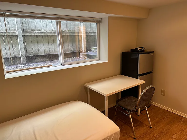 4307 11th Ave NE #2 — Photo 5