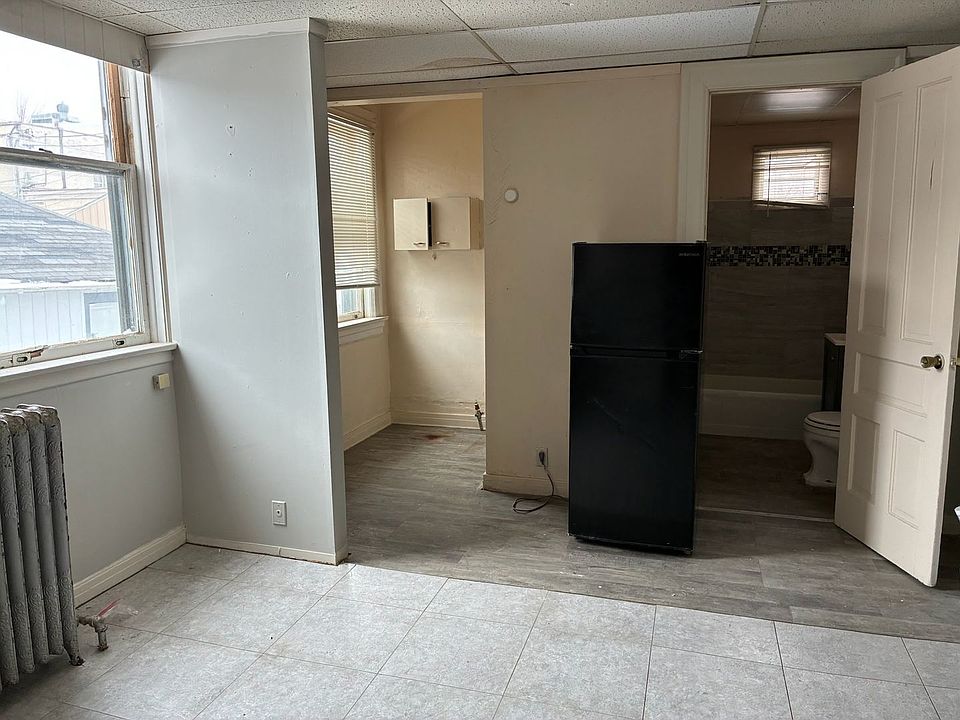 2nd image of 829 S 19th St #2