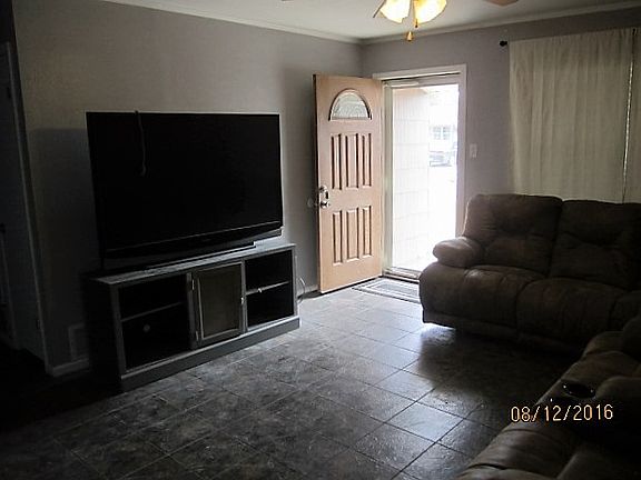 2nd image of 727 N Avenue B