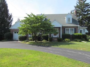 5744 York Rd, New Oxford, PA 17350