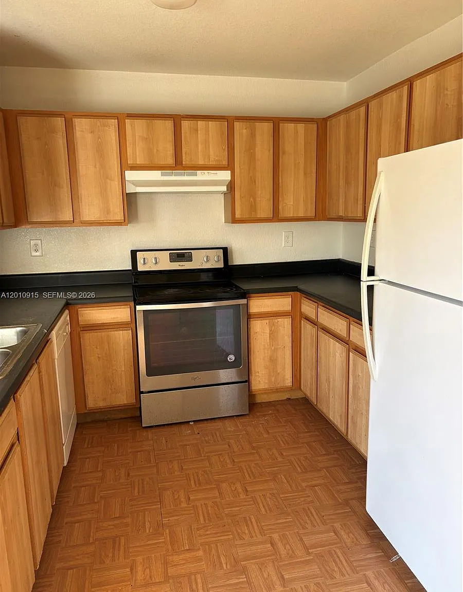 Aqua Vista Townhomes Cond — Photo 3