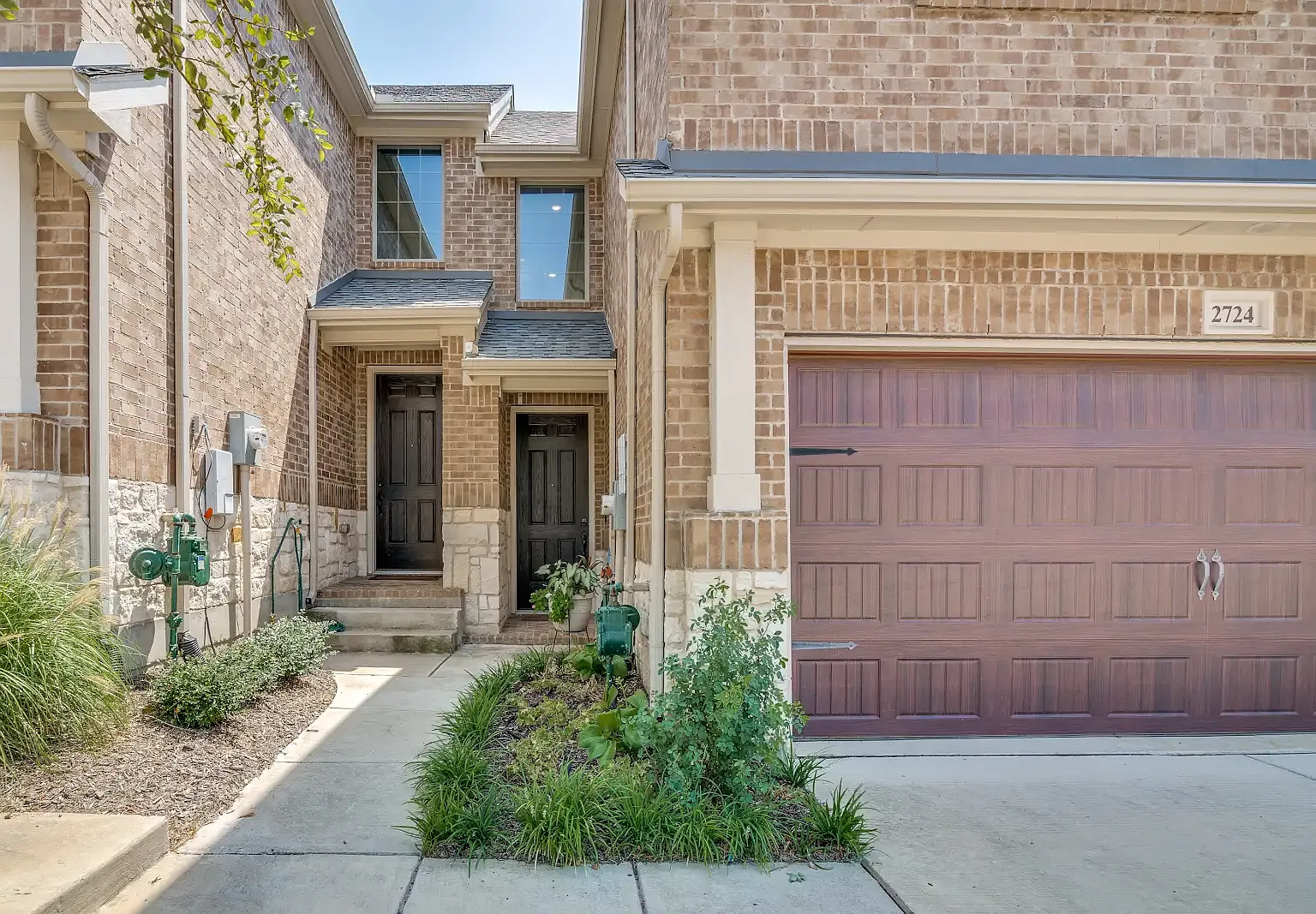 2 bed, 2.5 bath, 1456 sqft, $2,400 — Photo 2