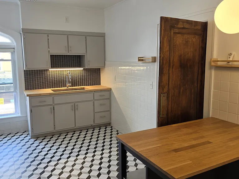 54 N Front St #A — Photo 2