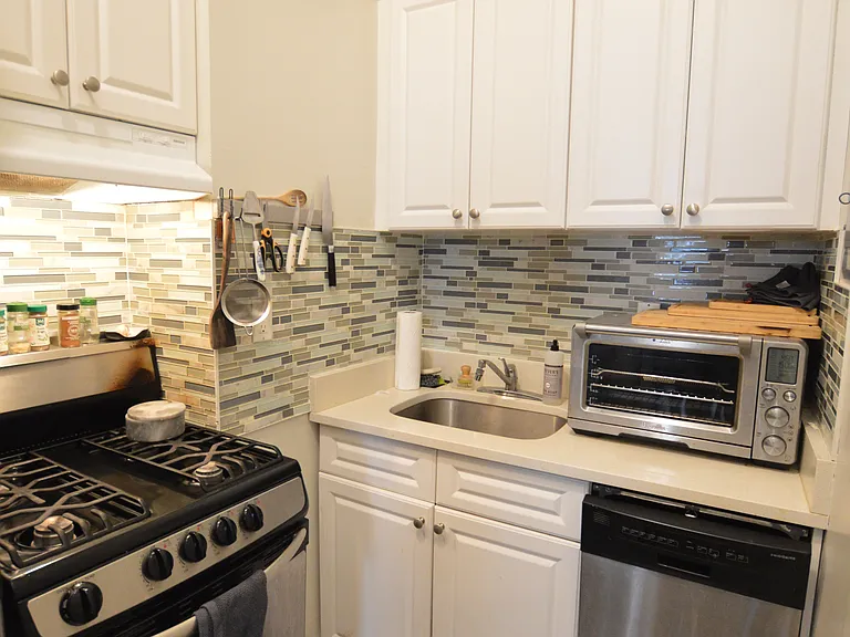25 E 38th St #3R — Photo 5